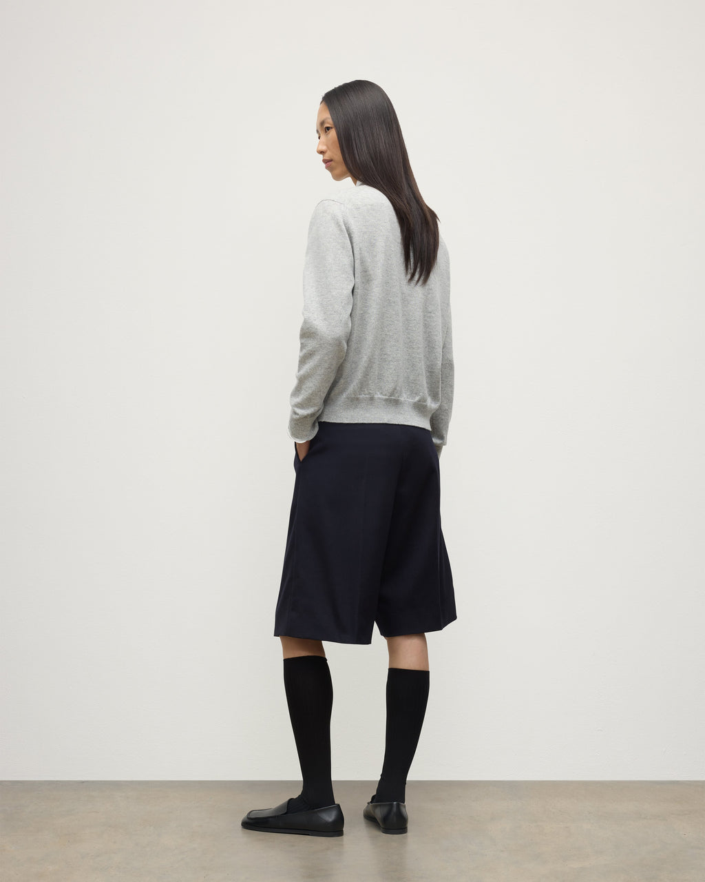 Johnstons of Elgin - Lunan Pale Grey Classic Cashmere Crew Jumper