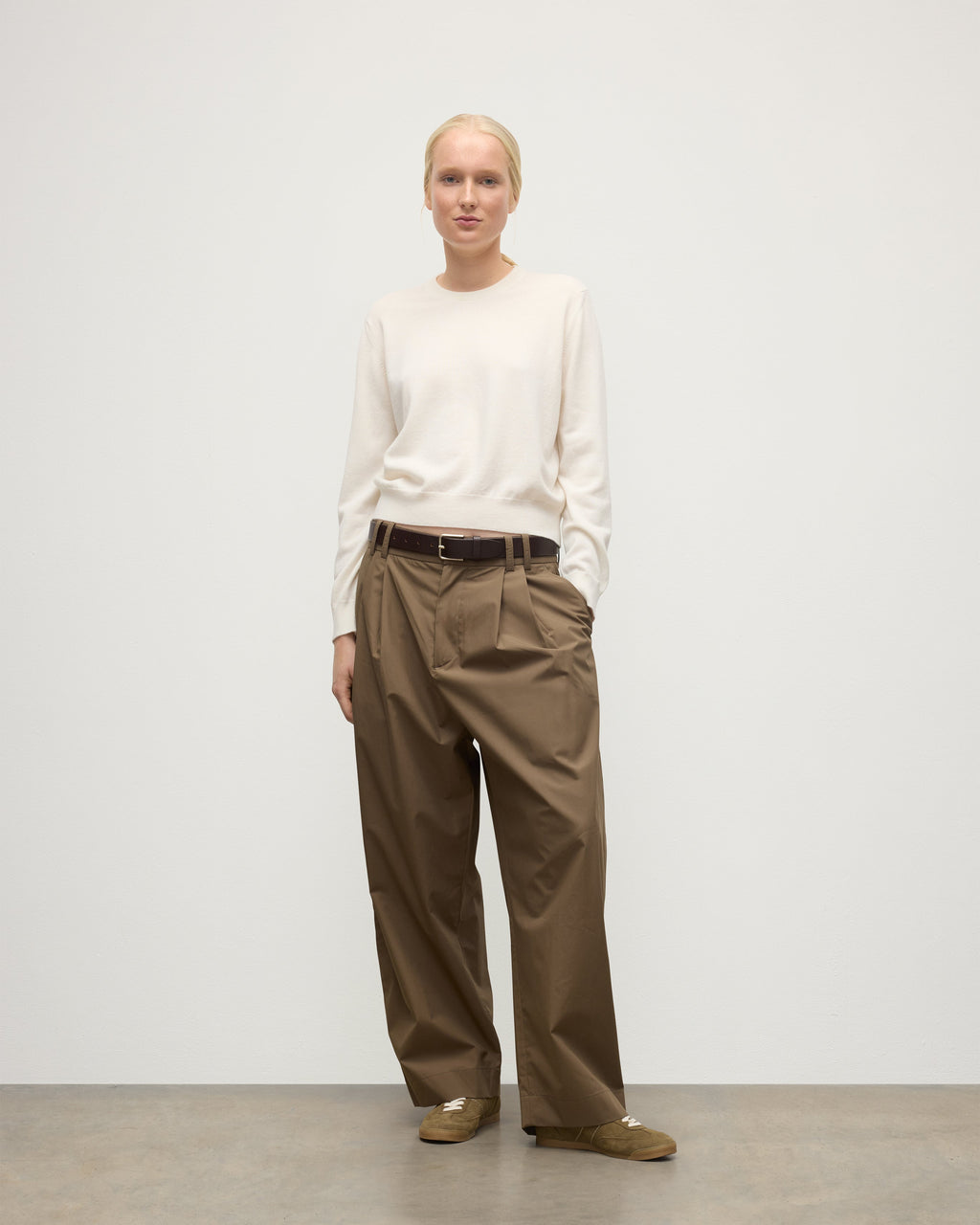 Johnstons of Elgin - Lunan White Classic Cashmere Crew Jumper