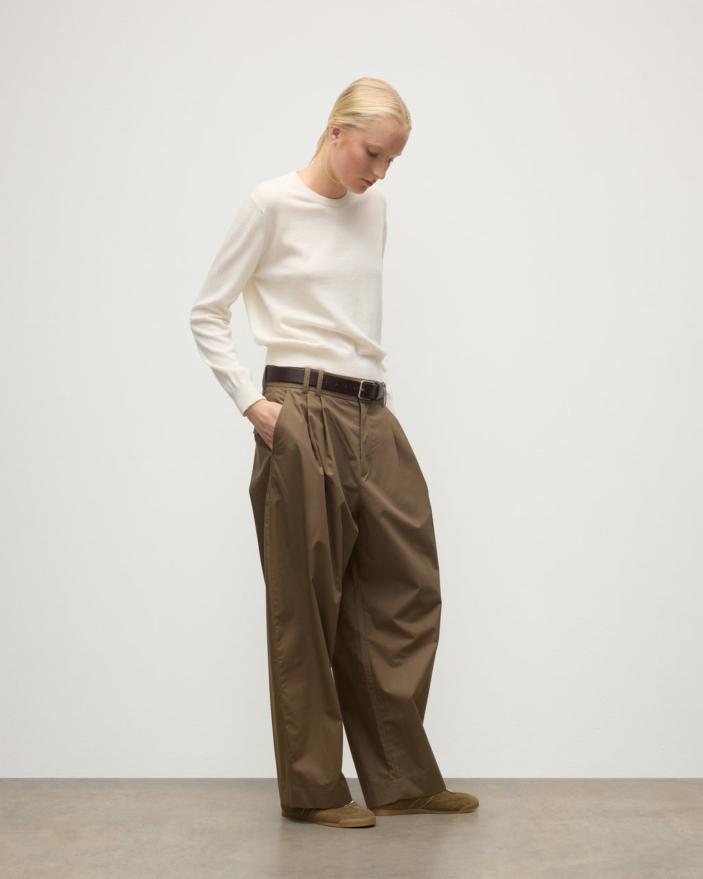 Johnstons of Elgin - Lunan White Classic Cashmere Crew Jumper