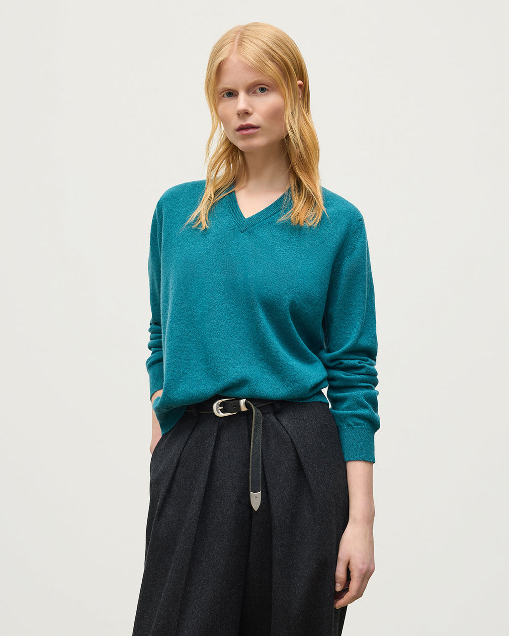 Johnstons of Elgin - Lunan Classic Green Cashmere V Neck Jumper
