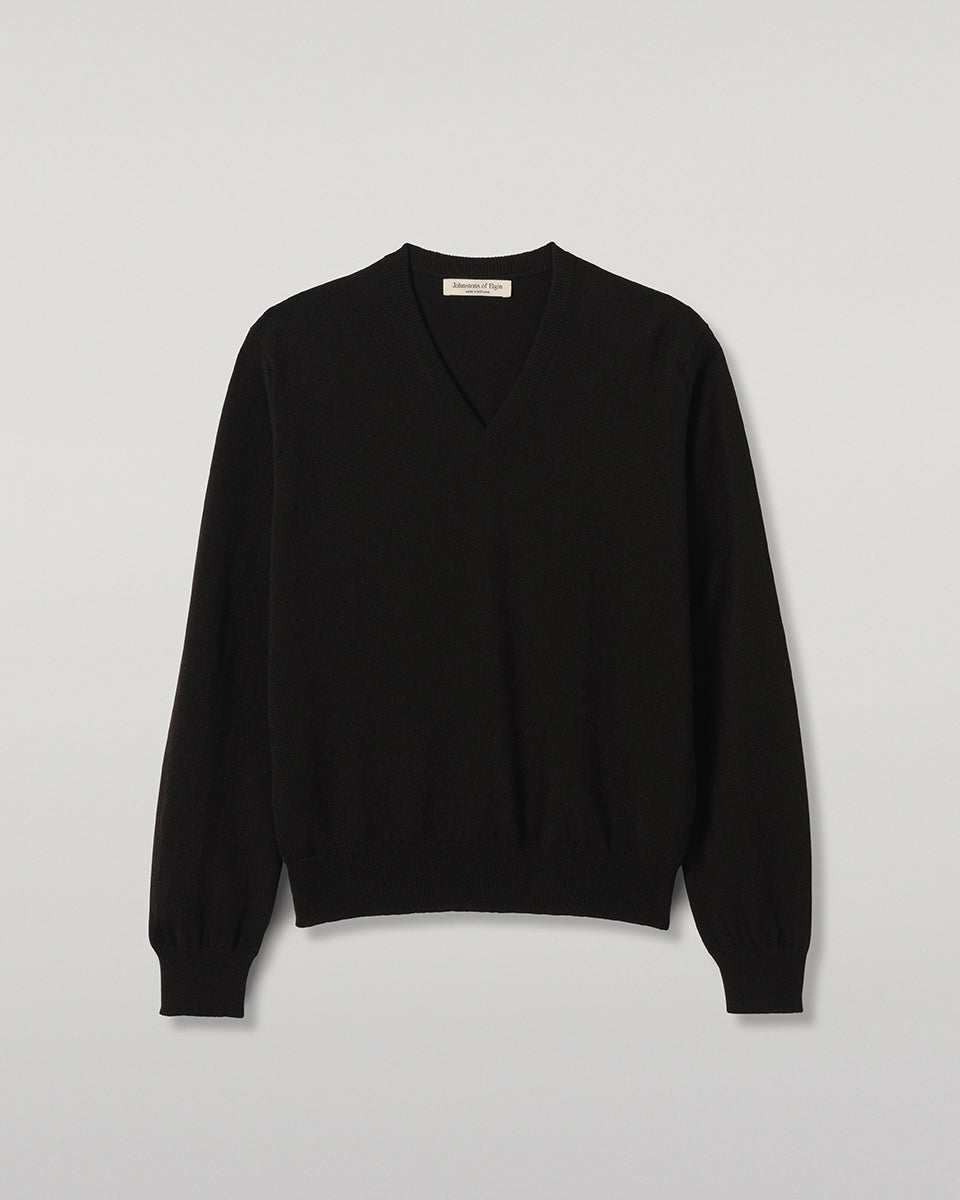 Johnstons of Elgin - Lunan Classic Black Cashmere V Neck Jumper