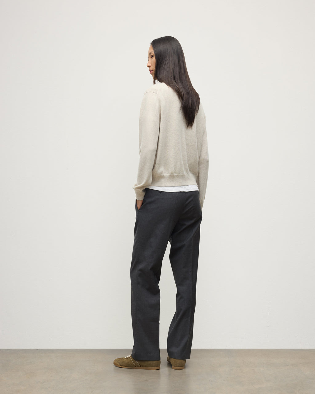 Johnstons of Elgin - Lunan Natural Classic Cashmere V Neck Jumper