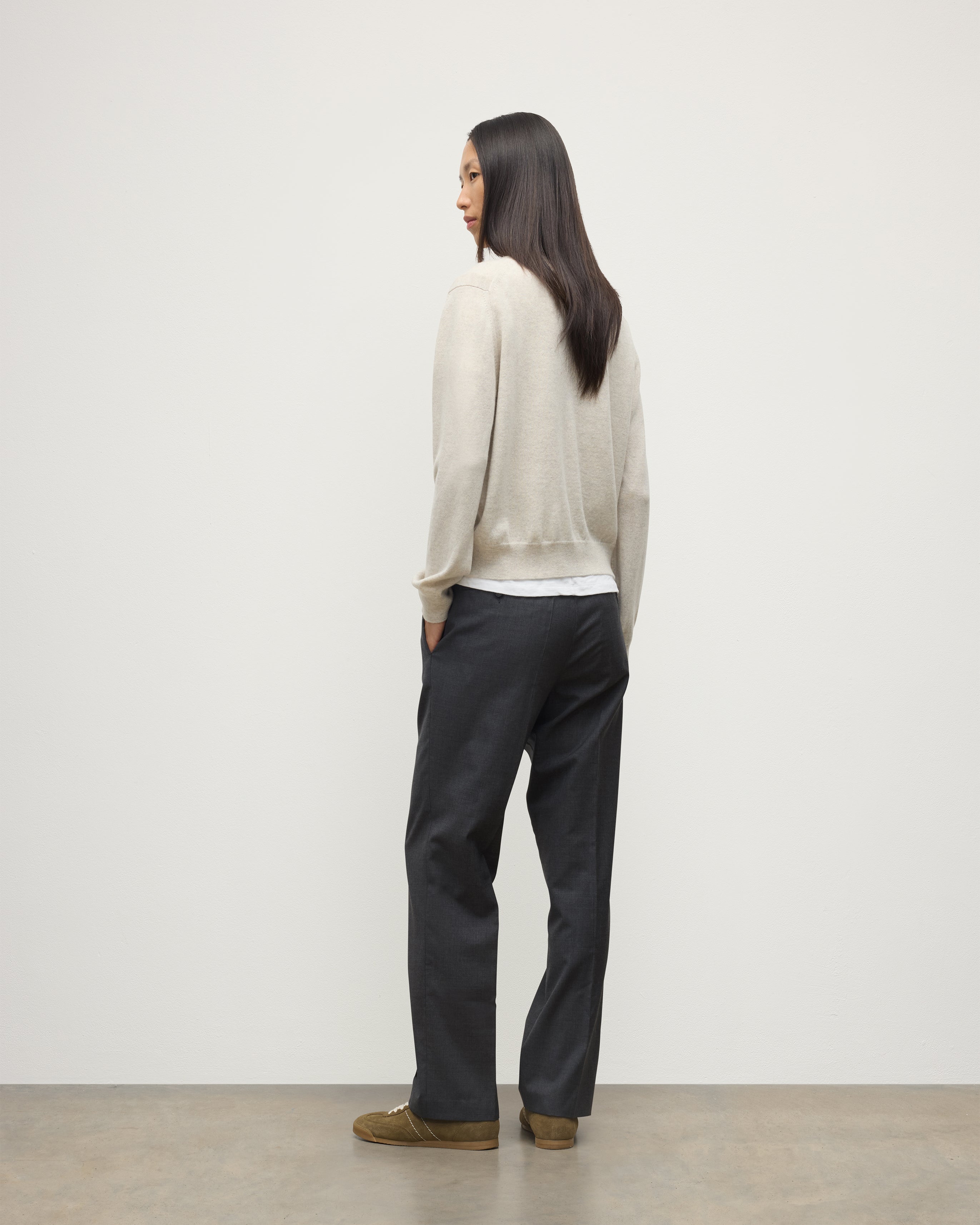 Johnstons of Elgin - Lunan Natural Classic Cashmere V Neck Jumper