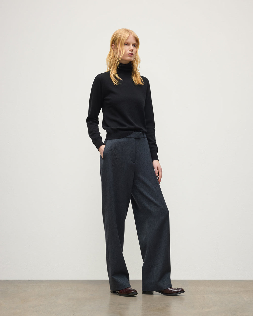 Johnstons of Elgin - Iris Classic Black Roll Neck Cashmere Jumper