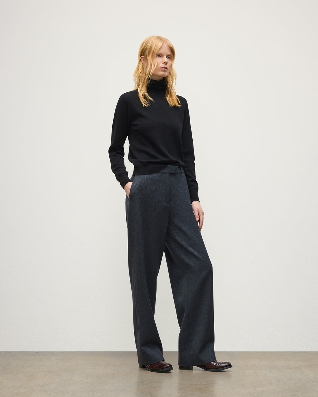 Johnstons of Elgin - Iris Classic Black Roll Neck Cashmere Jumper