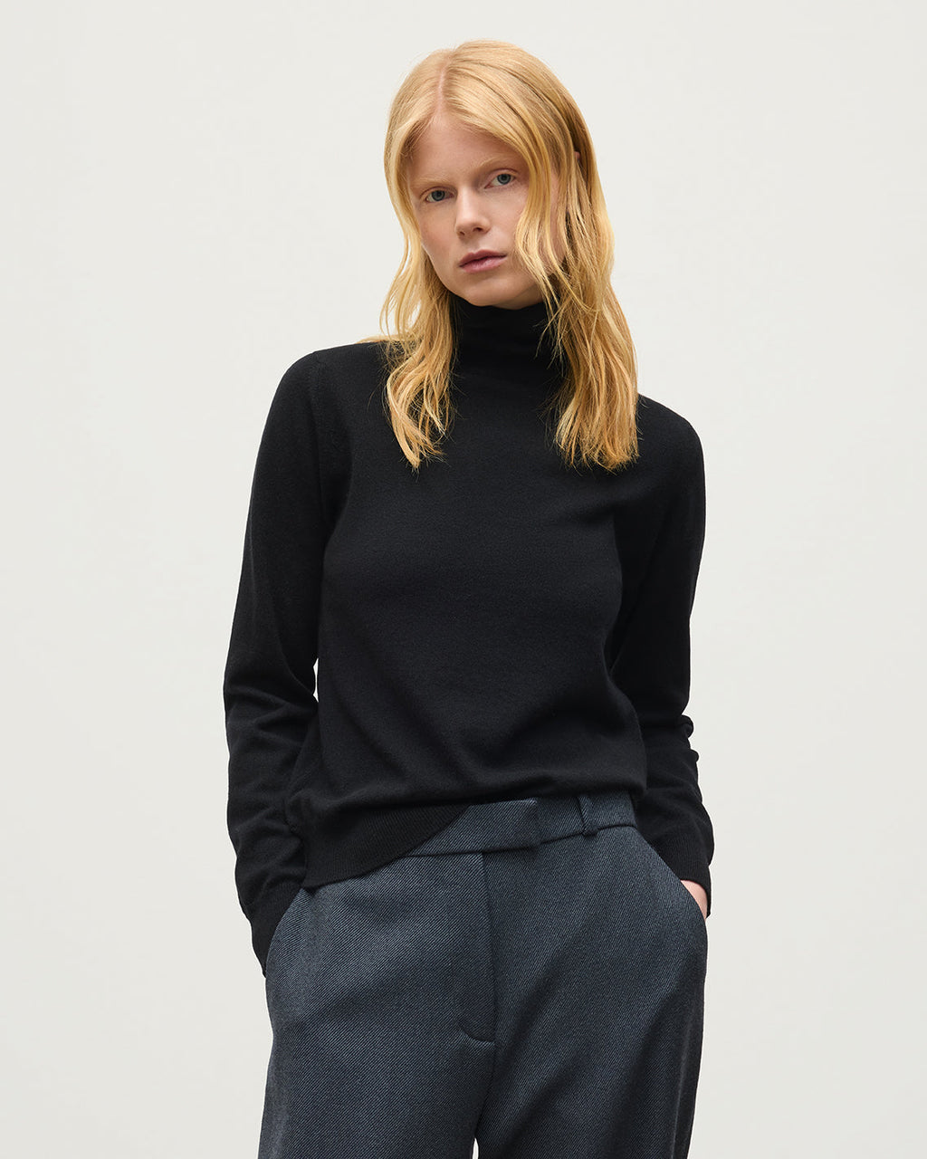 Johnstons of Elgin - Iris Classic Black Roll Neck Cashmere Jumper