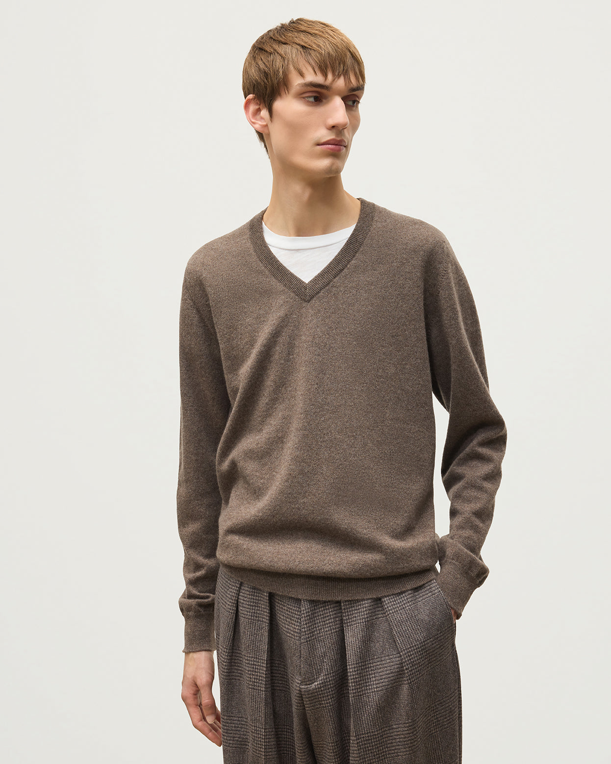 Johnstons of Elgin - Reuben Brown Cashmere V Neck Jumper