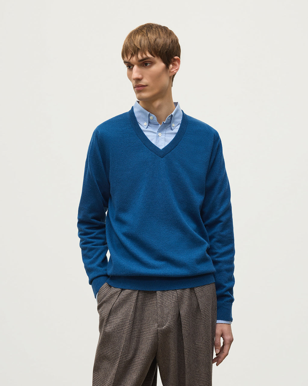Johnstons of Elgin - Reuben Blue Cashmere V Neck Jumper