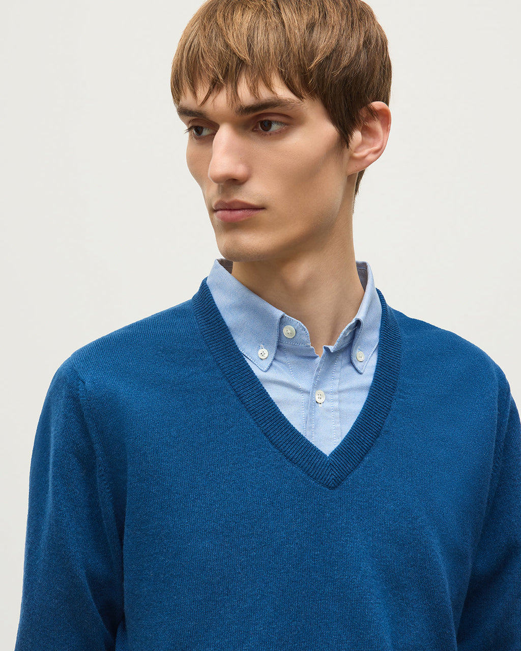 Johnstons of Elgin - Reuben Blue Cashmere V Neck Jumper