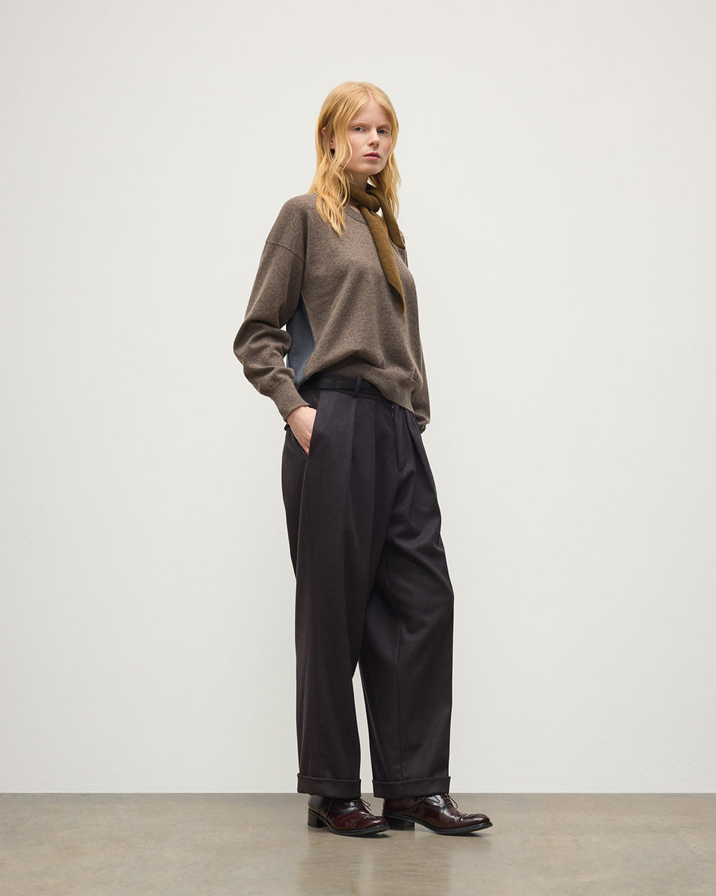 Johnstons of Elgin - Jessie Back Split Brown Colour Block Cashmere Jumper
