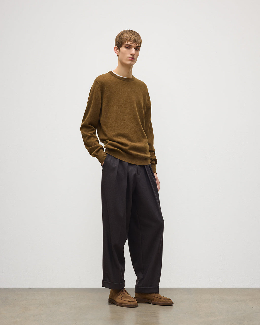 Johnstons of Elgin - Reuben Green Cashmere Crew Jumper