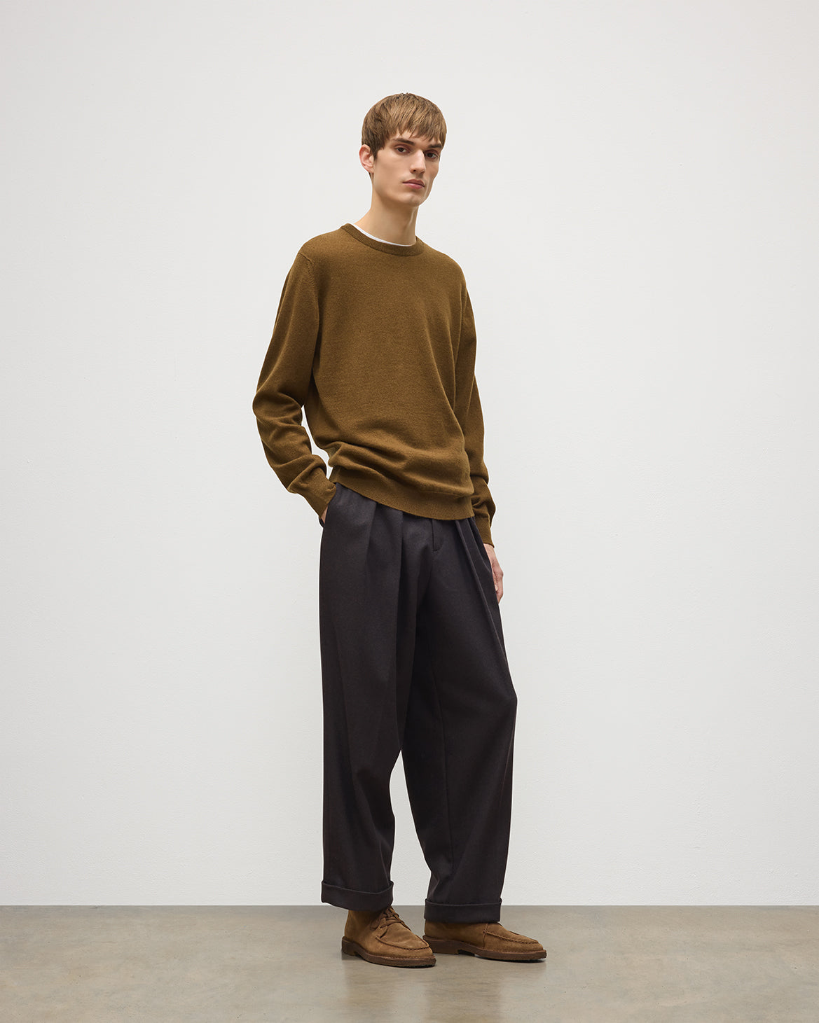 Johnstons of Elgin - Reuben Green Cashmere Crew Jumper