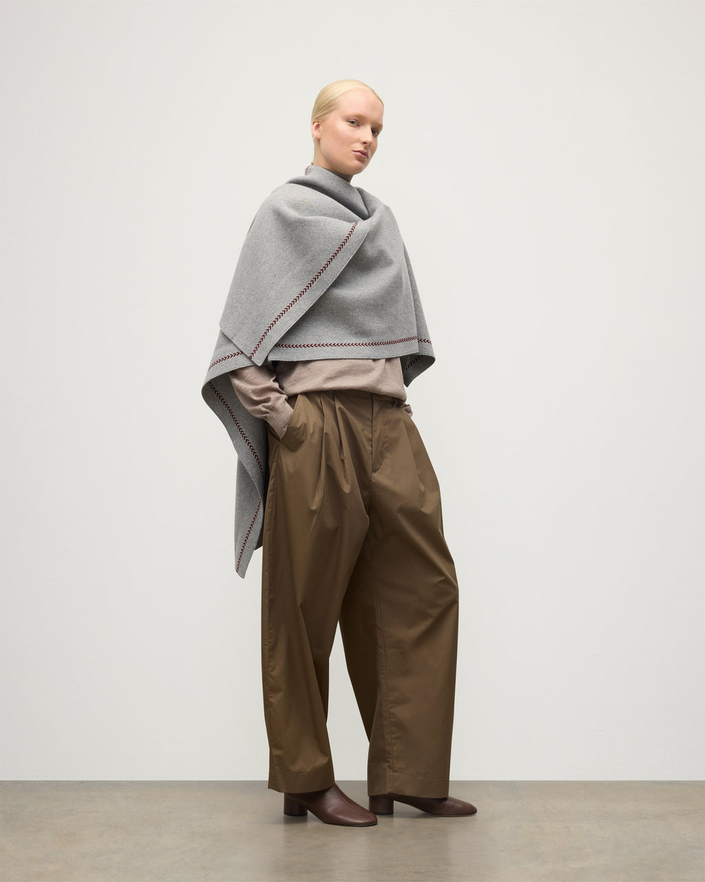 Johnstons of Elgin - Hawk Light Grey Cashmere Poncho
