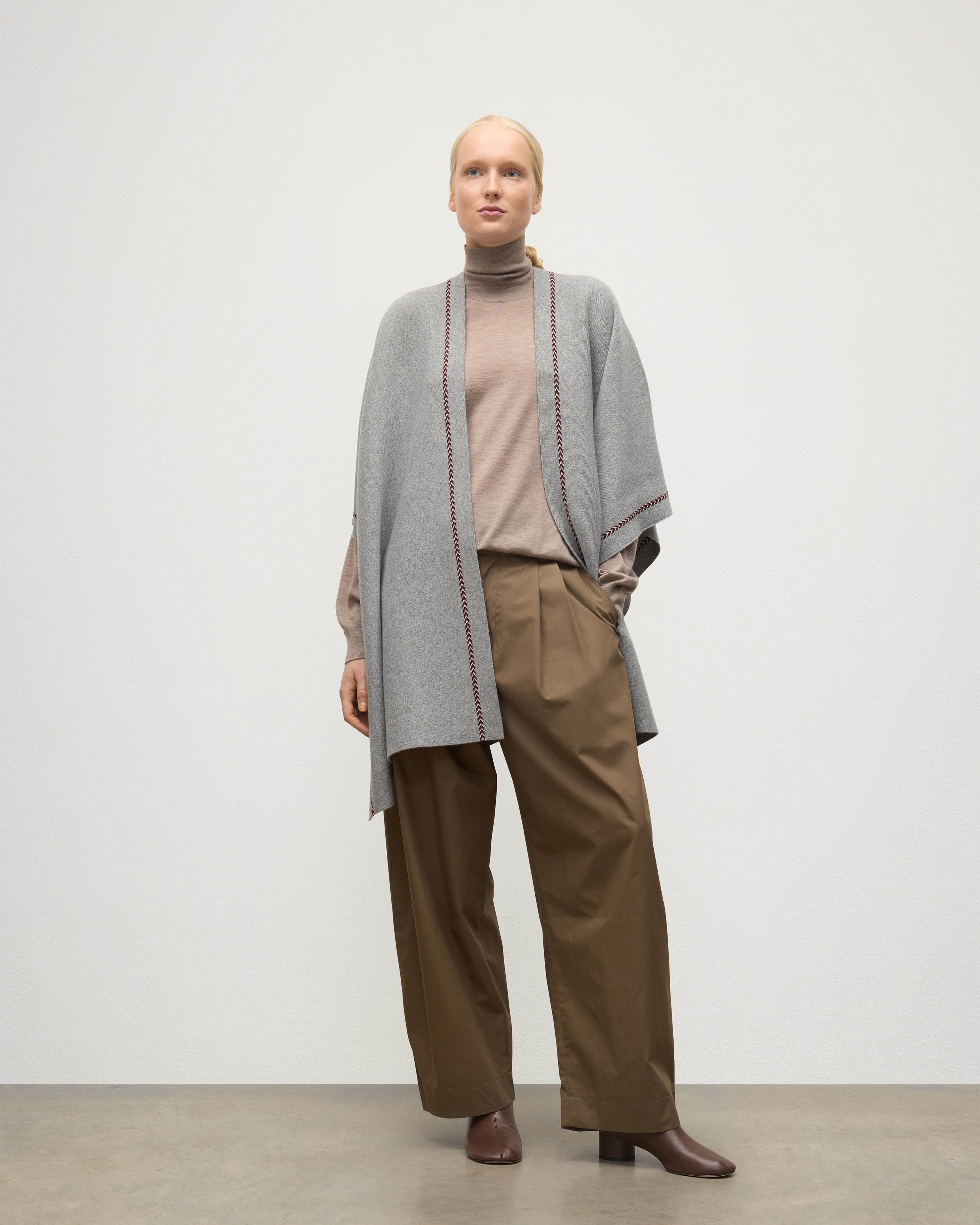 Johnstons of Elgin - Hawk Light Grey Cashmere Poncho