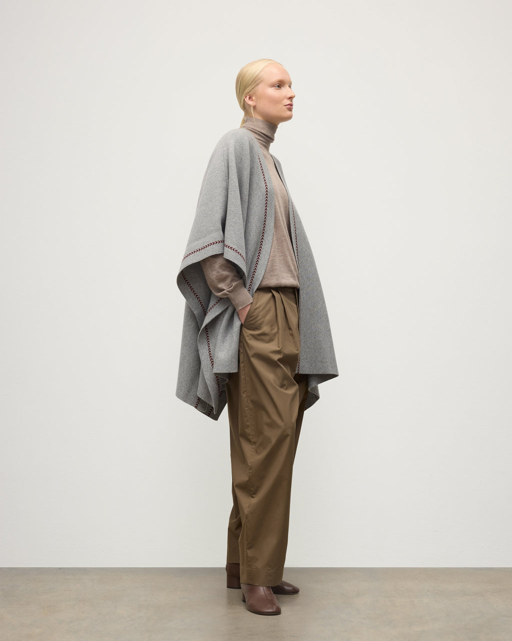 Johnstons of Elgin - Hawk Light Grey Cashmere Poncho