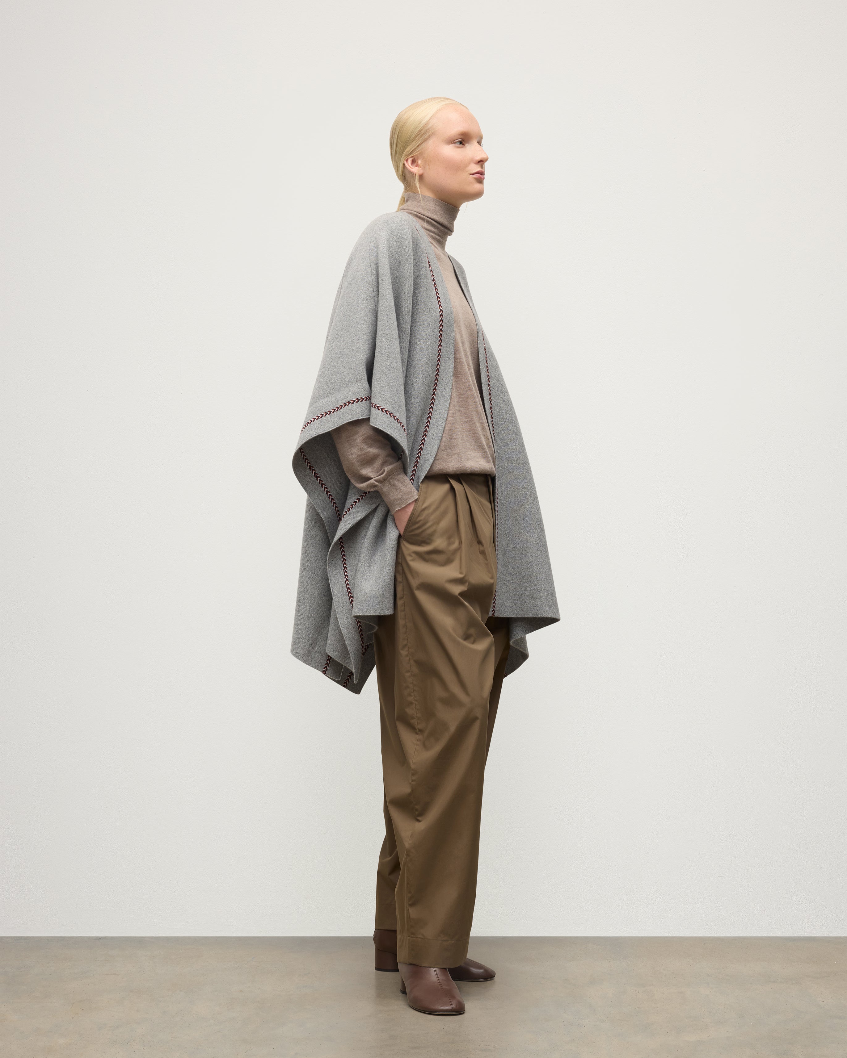 Johnstons of Elgin - Hawk Light Grey Cashmere Poncho