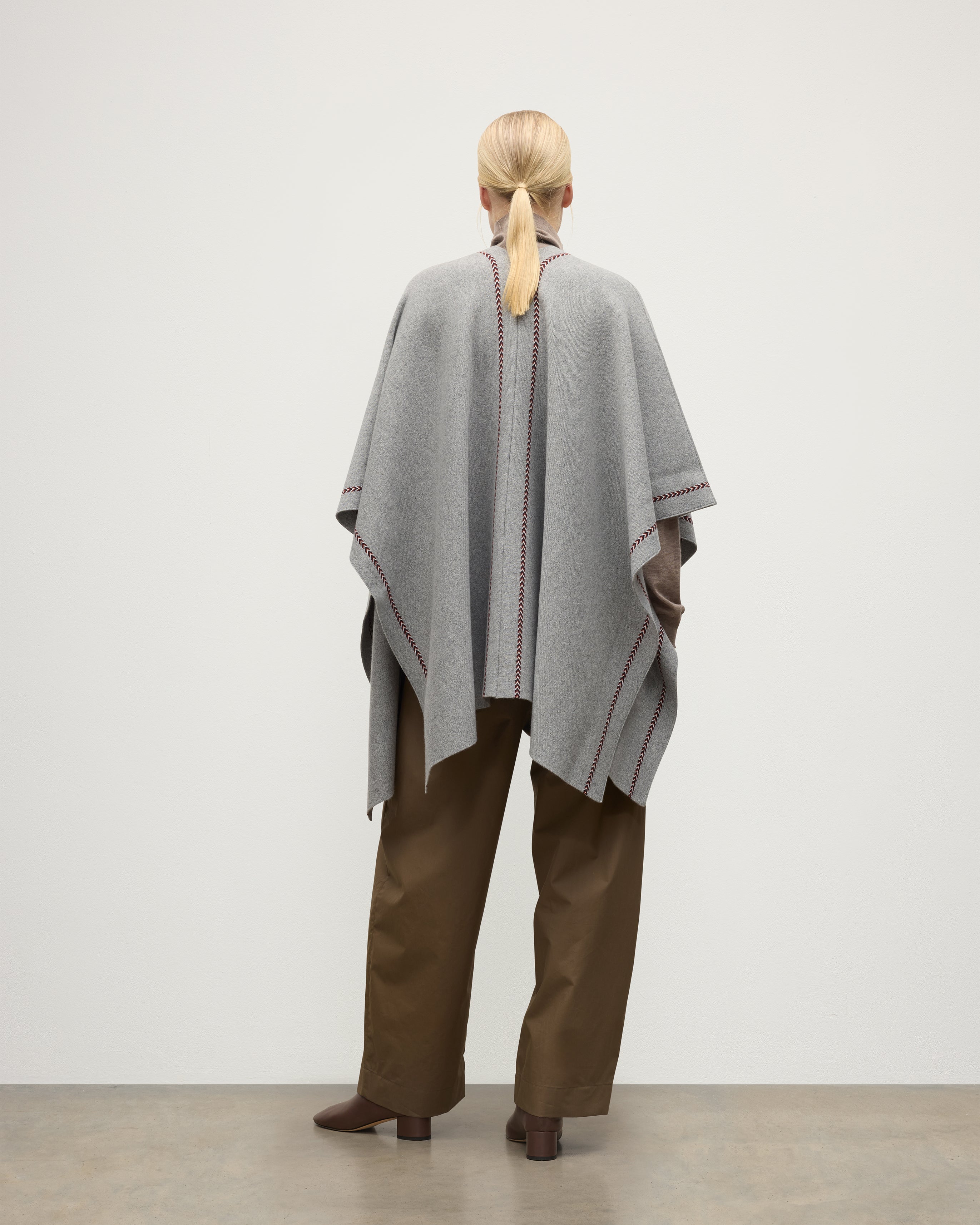 Johnstons of Elgin - Hawk Light Grey Cashmere Poncho