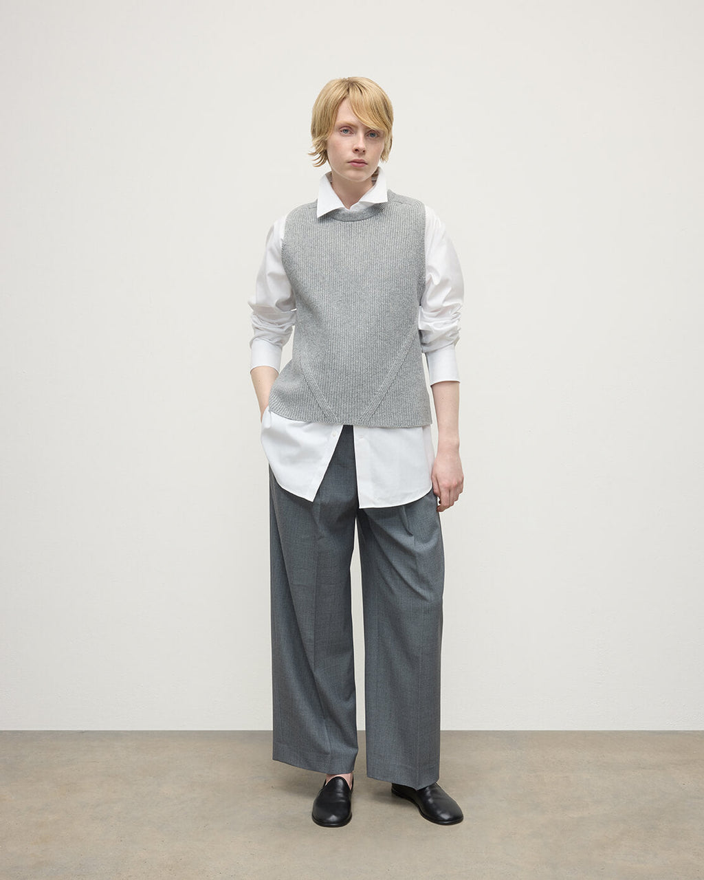 Johnstons of Elgin - Sleeveless Light Grey Cashmere Tank Top