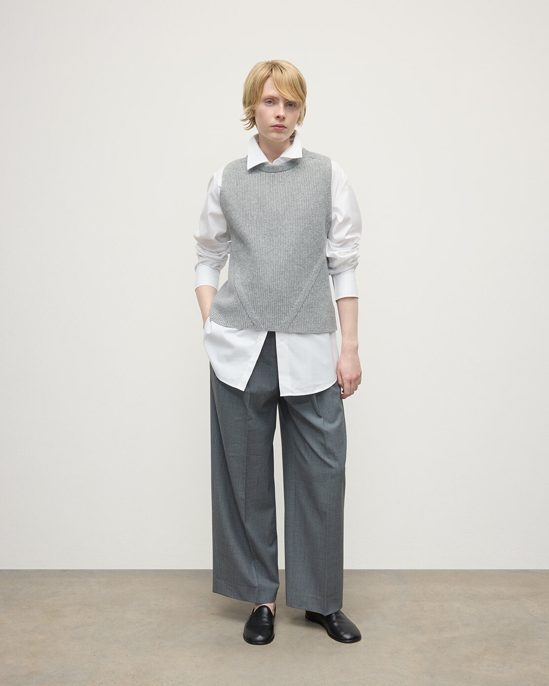 Johnstons of Elgin - Sleeveless Light Grey Cashmere Tank Top
