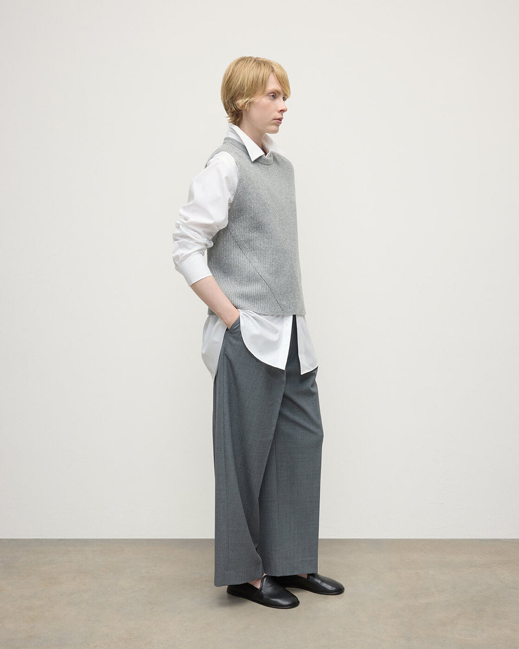 Johnstons of Elgin - Sleeveless Light Grey Cashmere Tank Top