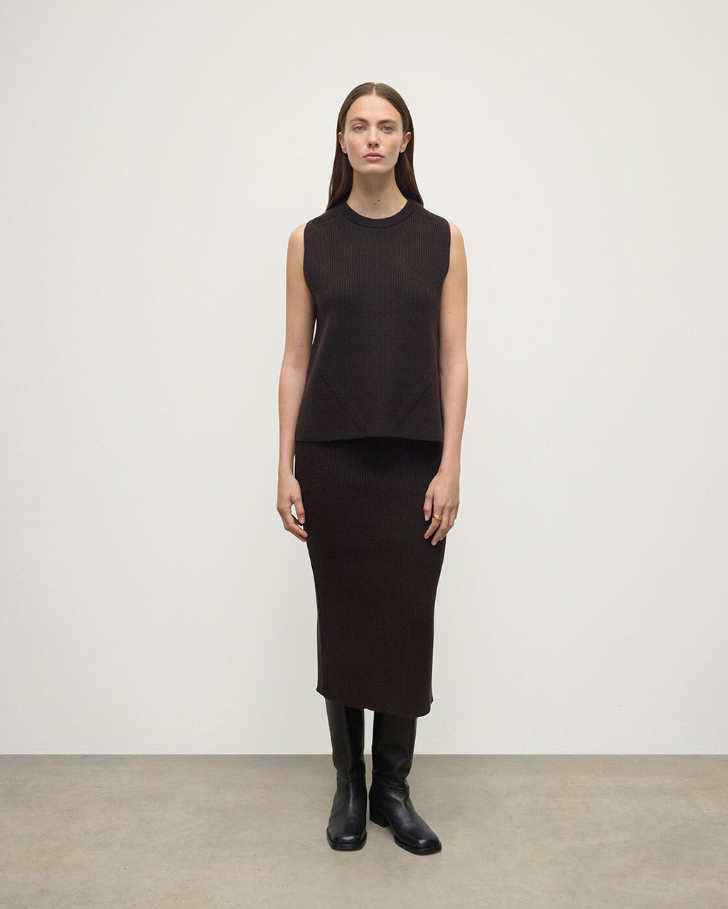 Johnstons of Elgin - Sleeveless Dark Brown Cashmere Tank Top