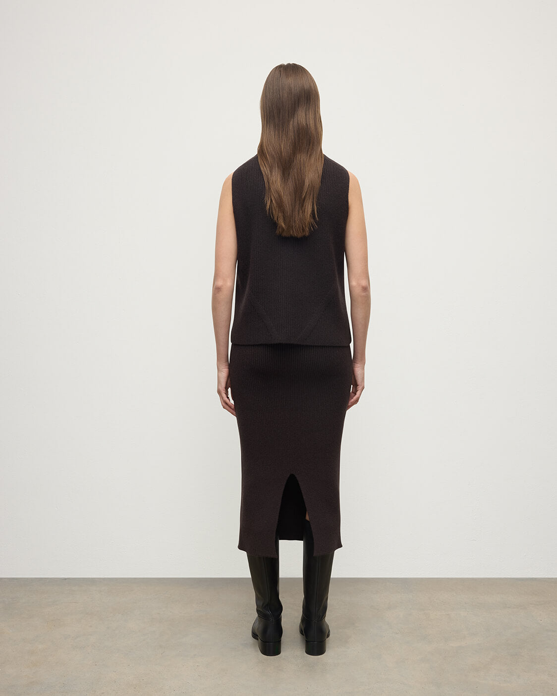 Johnstons of Elgin - Sleeveless Dark Brown Cashmere Tank Top