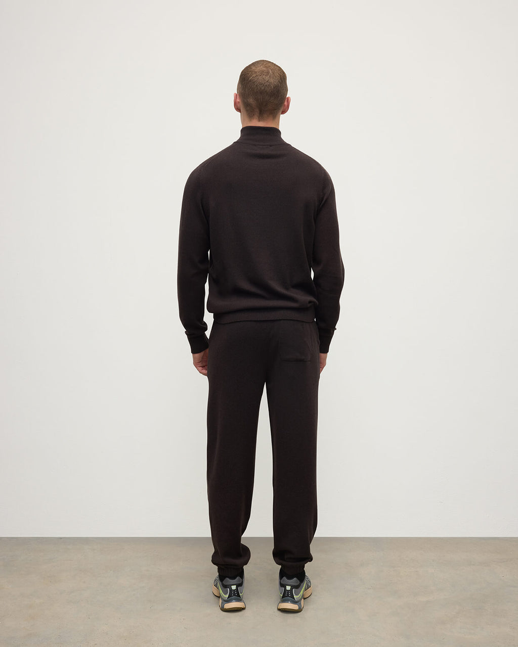 Johnstons of Elgin - Tapered Cashmere Dark Brown Joggers