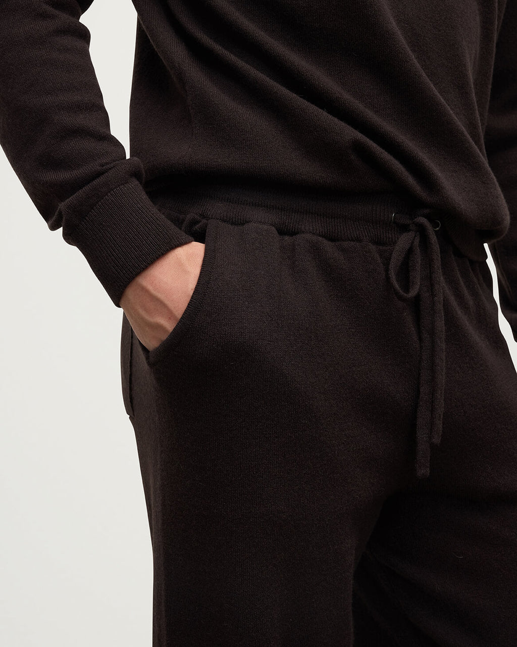Johnstons of Elgin - Tapered Cashmere Dark Brown Joggers