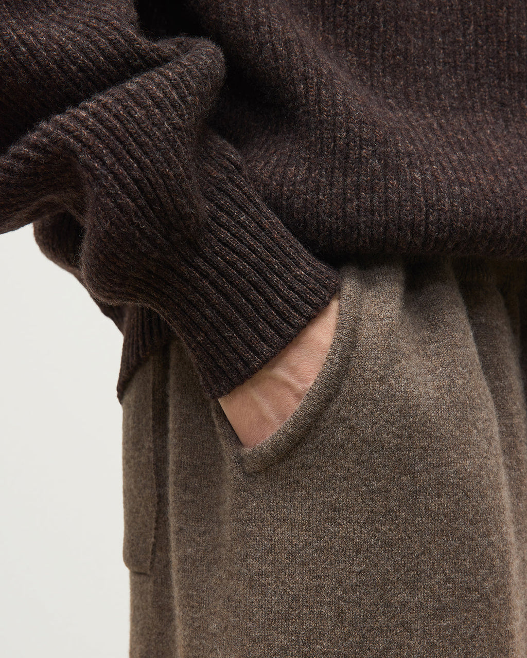Johnstons of Elgin - Lewis Brown Tapered Cashmere Joggers