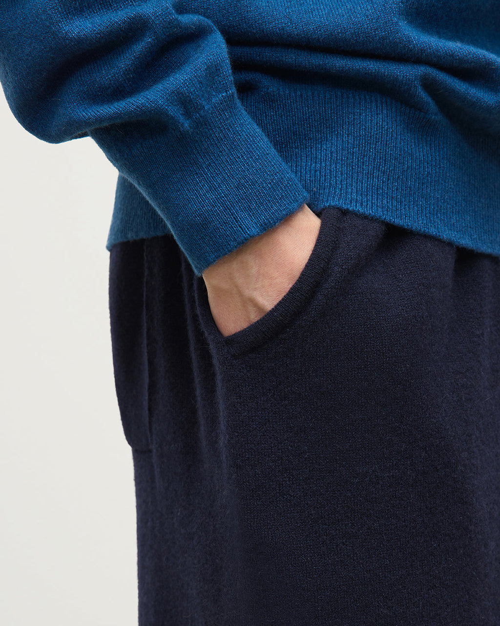 Johnstons of Elgin - Lewis Dark Navy Tapered Cashmere Joggers