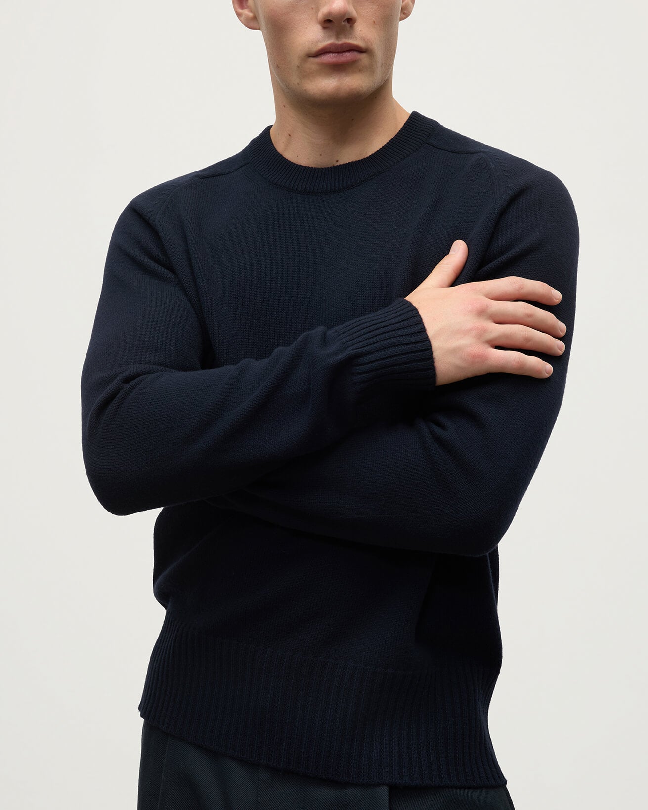 Johnstons of Elgin - Superfine Merino Relaxed Dark Navy Jumper