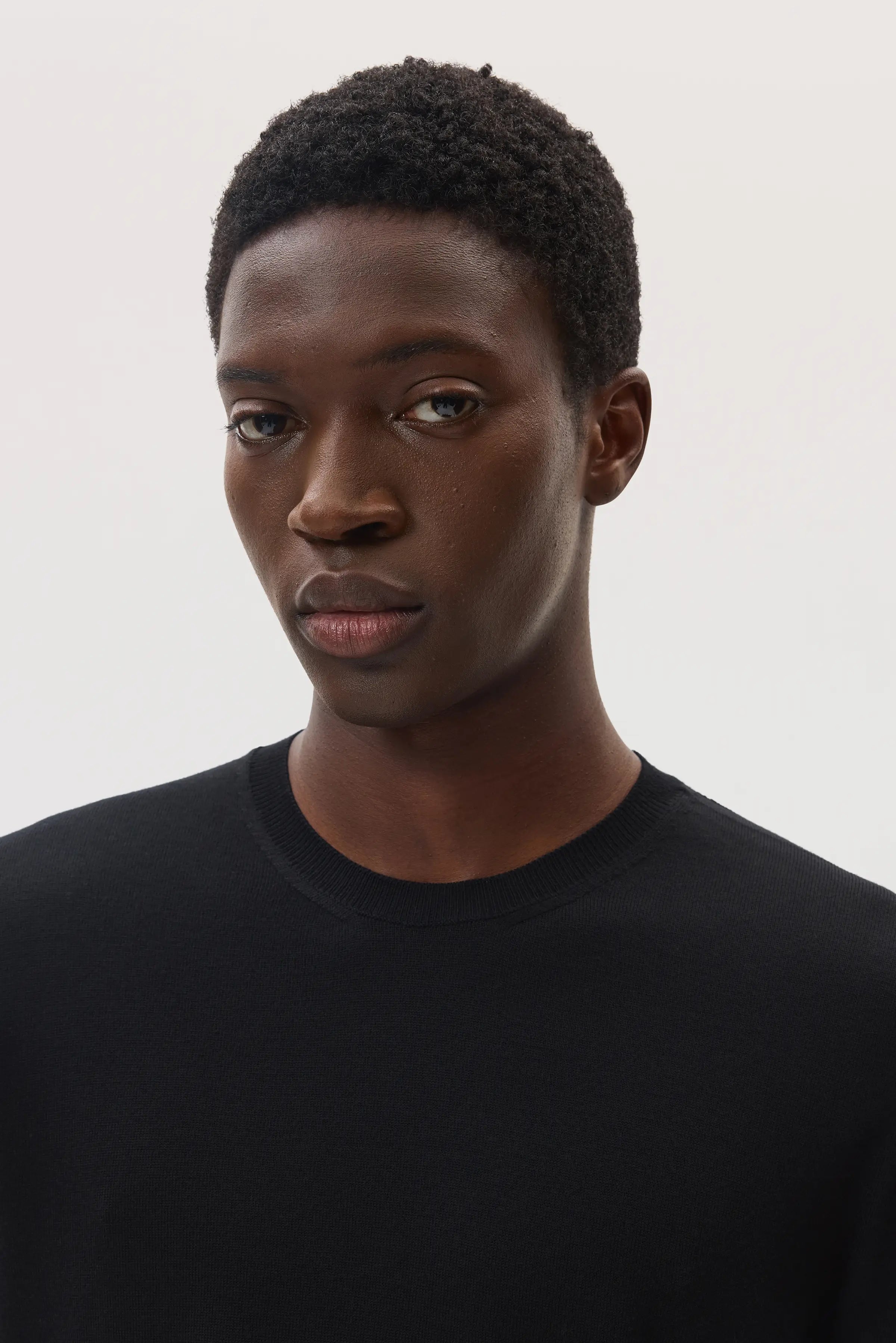 Johnstons of Elgin - Merino Round Neck Black Jumper