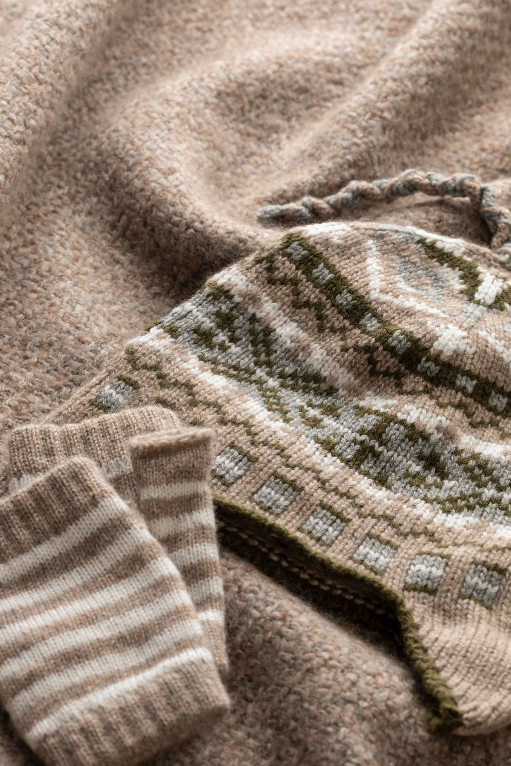 Johnstons of Elgin - Children's Natural Fairisle Hat & Stripy Wristwarmers Gift Set