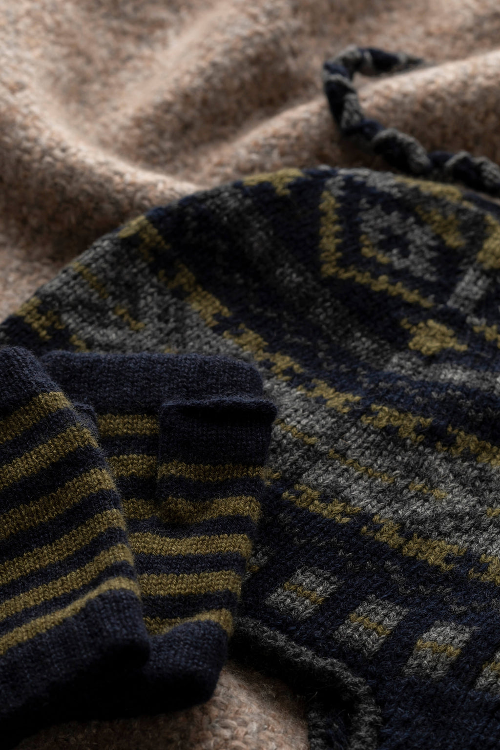 Johnstons of Elgin - Children's Cashmere Dark Navy Fairisle Beanie