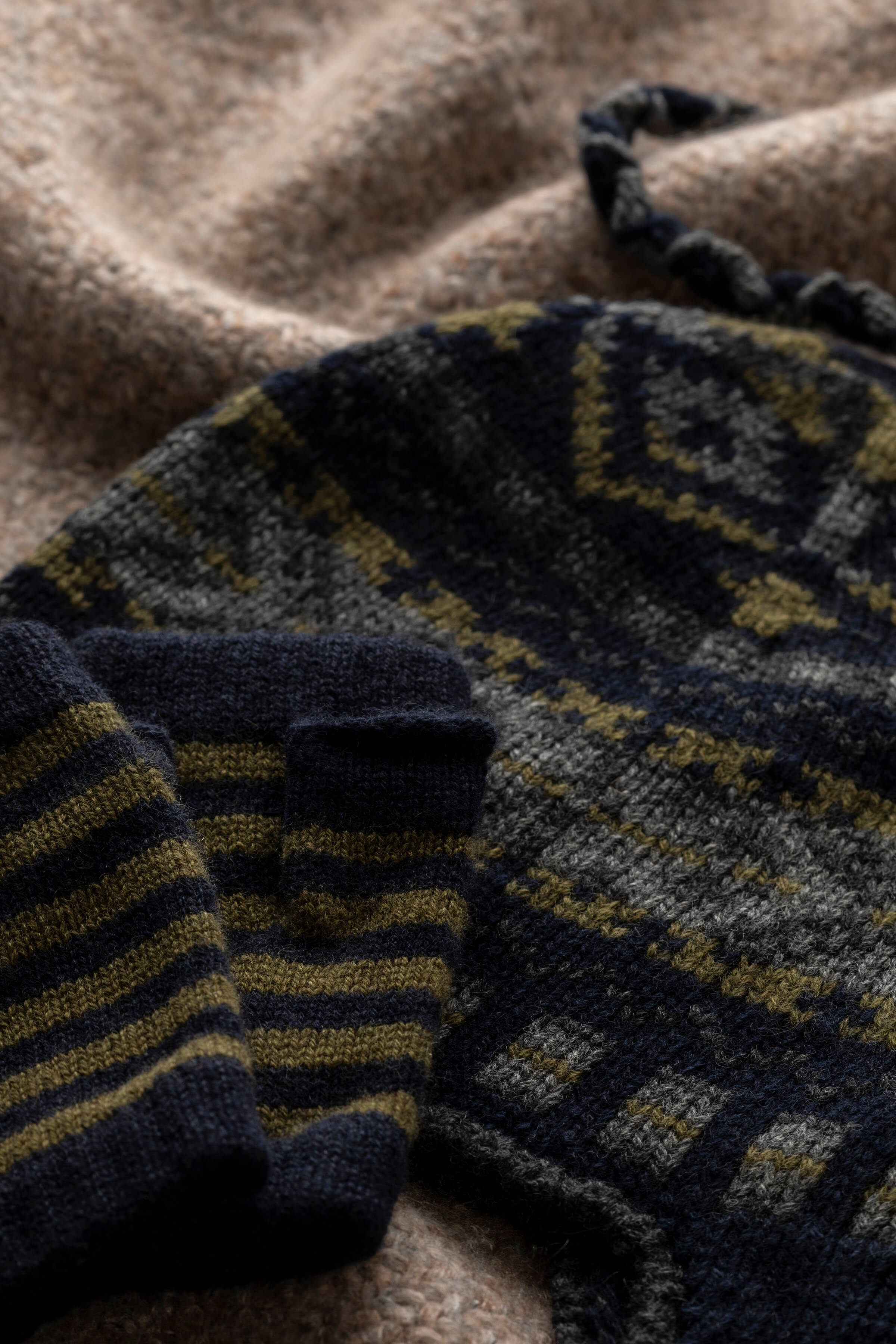 Johnstons of Elgin - Children's Cashmere Dark Navy Fairisle Beanie