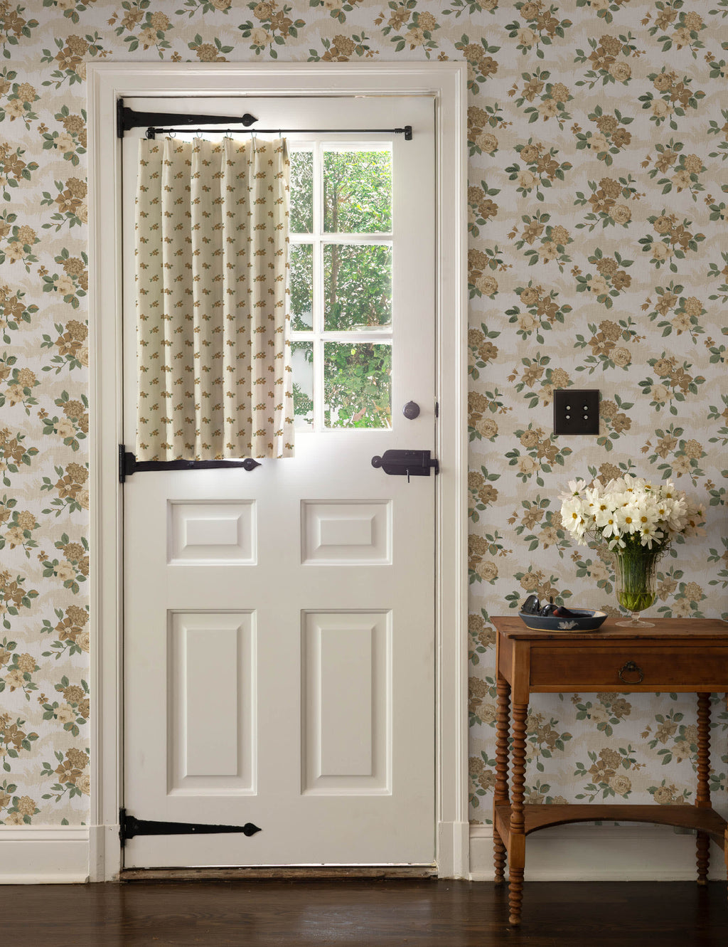 Lulu and Georgia - Theodora Grasscloth Wallpaper by Nathan Turner