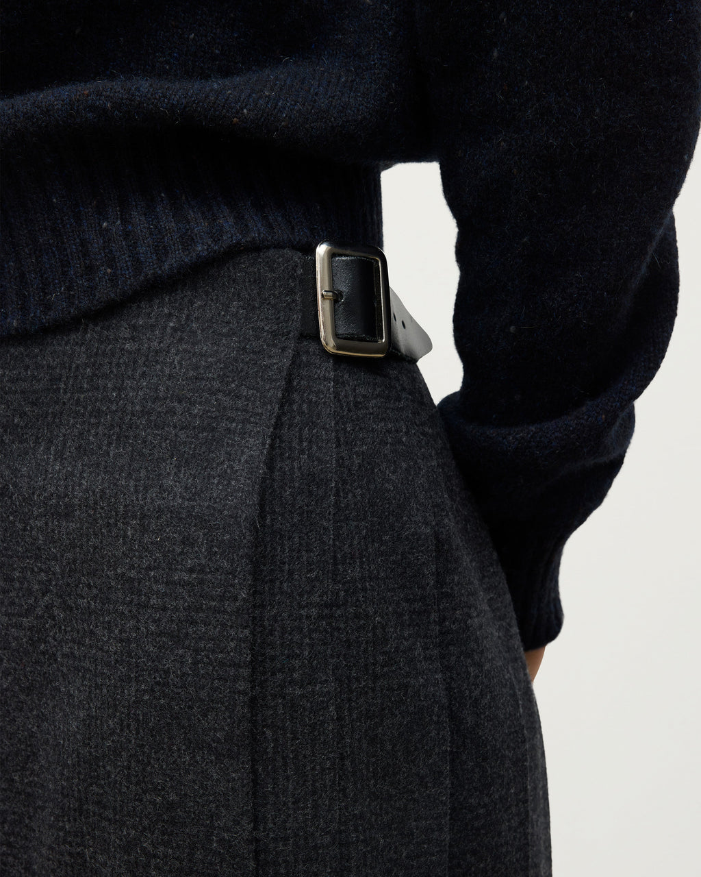 Johnstons of Elgin - Le Kilt | Johnstons of Elgin Dark Grey Long Kilt