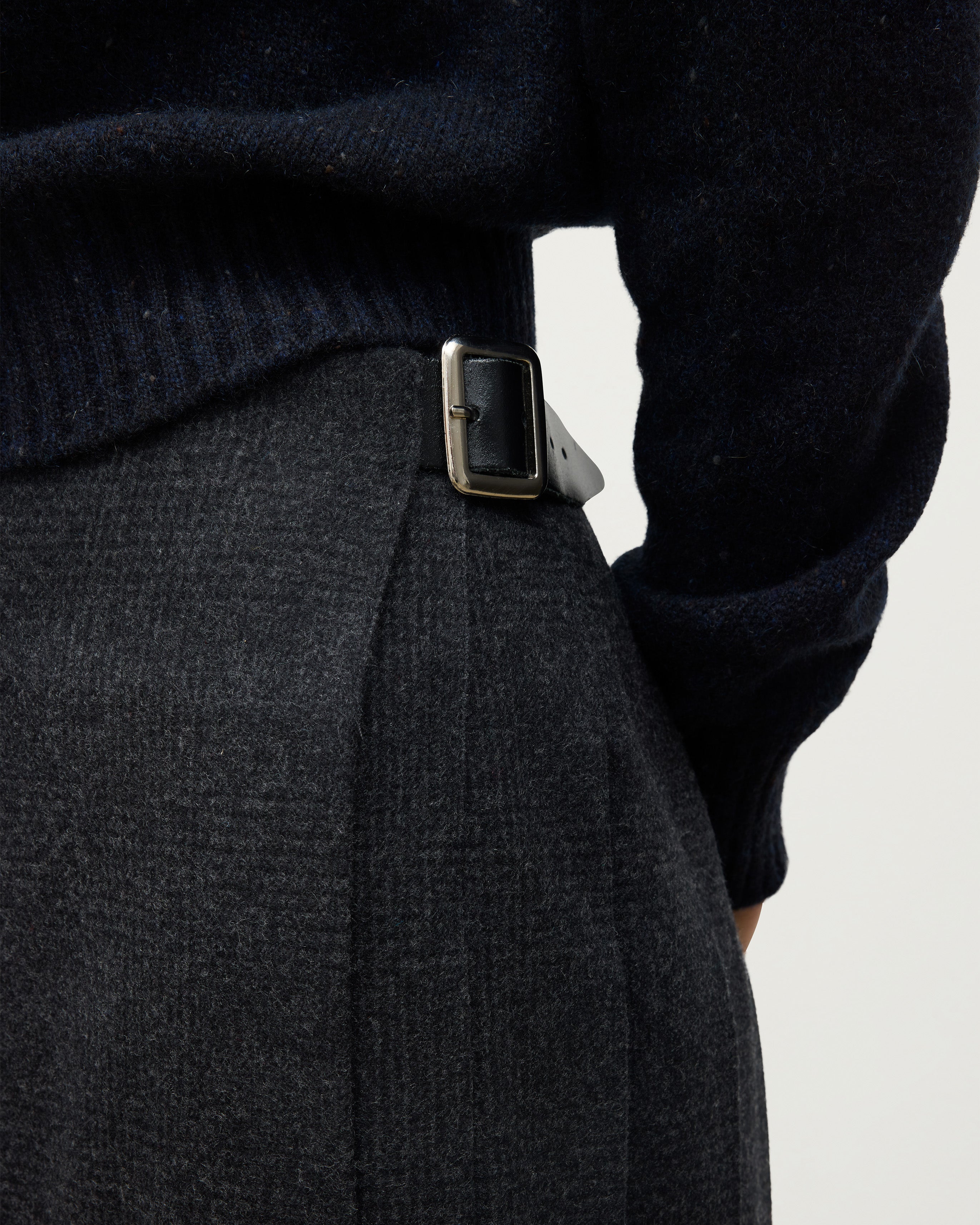 Johnstons of Elgin - Le Kilt | Johnstons of Elgin Dark Grey Long Kilt