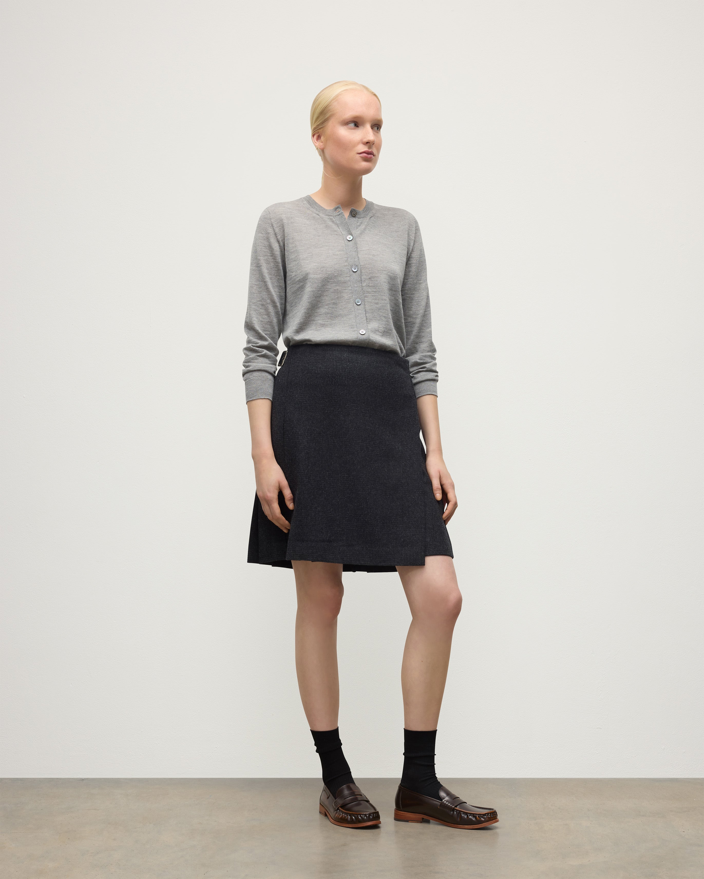 Johnstons of Elgin - Le Kilt | Johnstons of Elgin Dark Grey Kilt