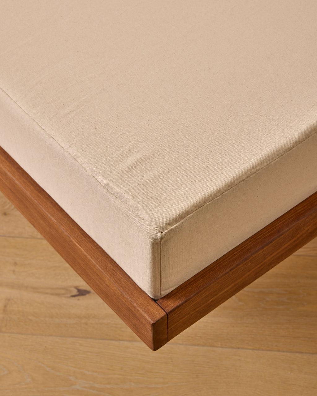 Lostine - Teak Daybed with Tapered Legs