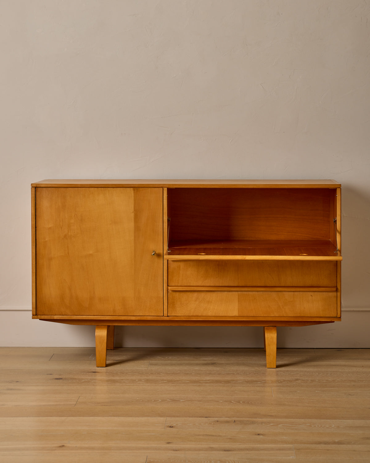 Lostine - Sideboard by Cor Alons