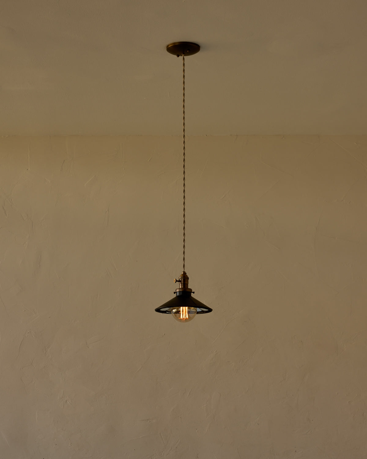 Lostine - Classic Mirror Pendant