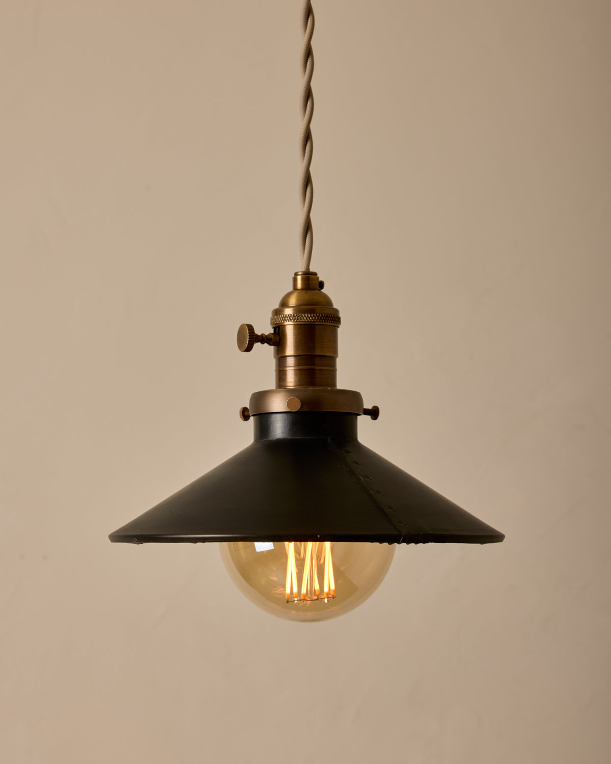 Lostine - Classic Mirror Pendant