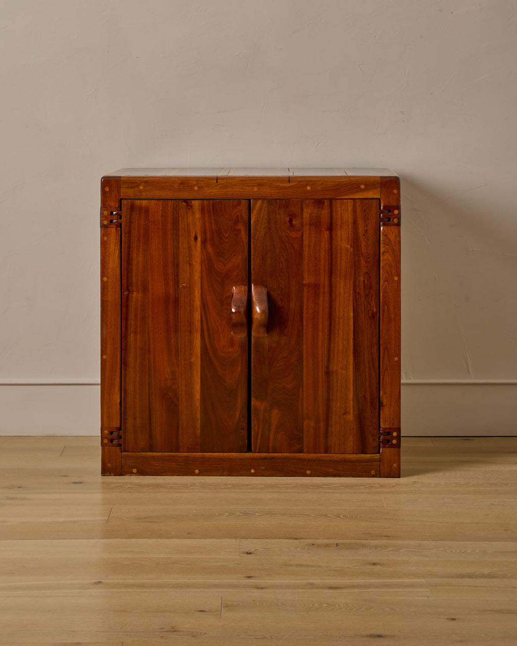 Lostine - Brazilian Cabinet