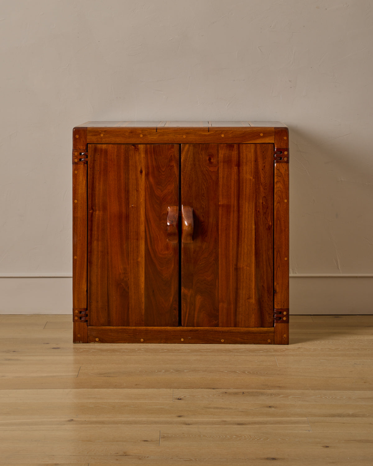 Lostine - Brazilian Cabinet