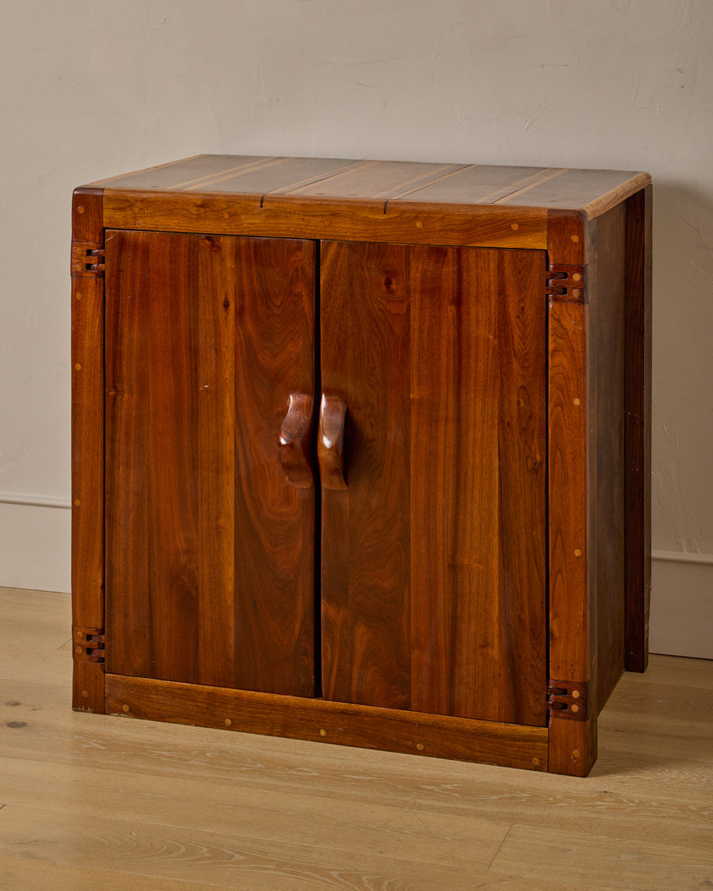 Lostine - Brazilian Cabinet
