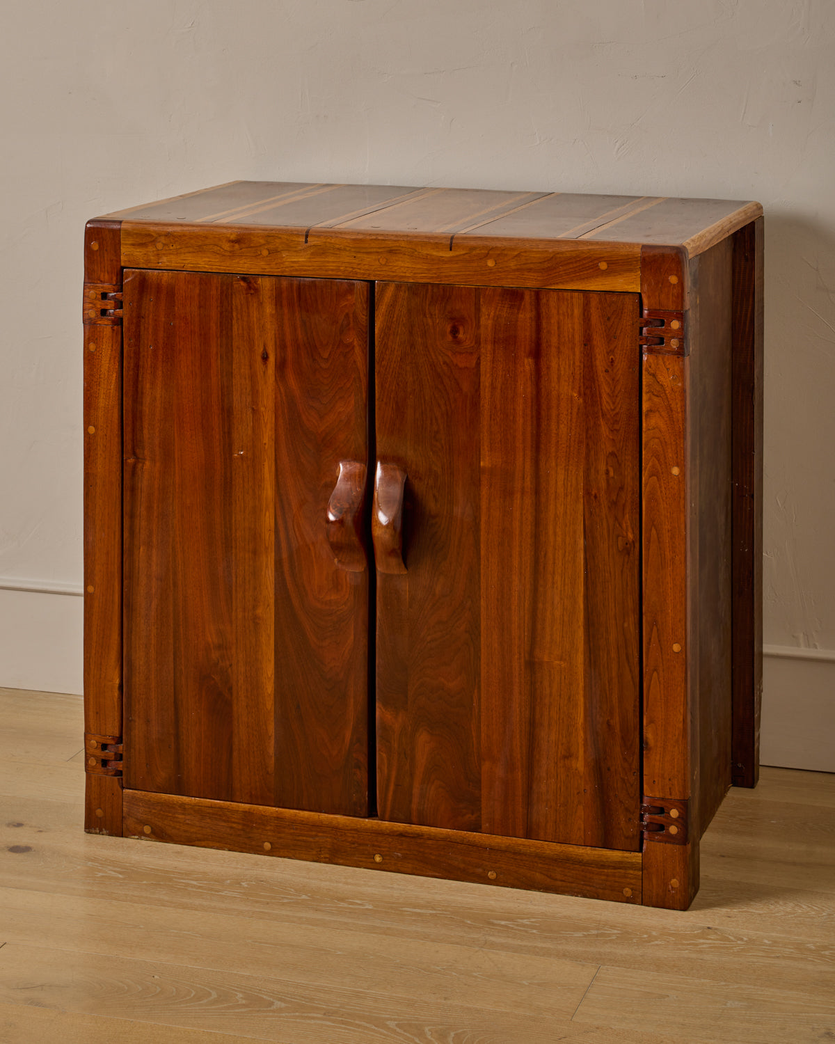 Lostine - Brazilian Cabinet