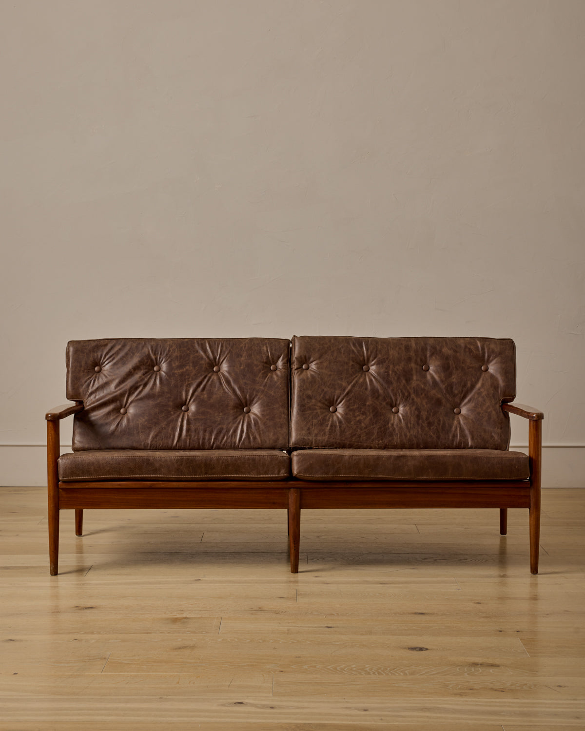 Lostine - Mid - Century Tufted Leather Sofa