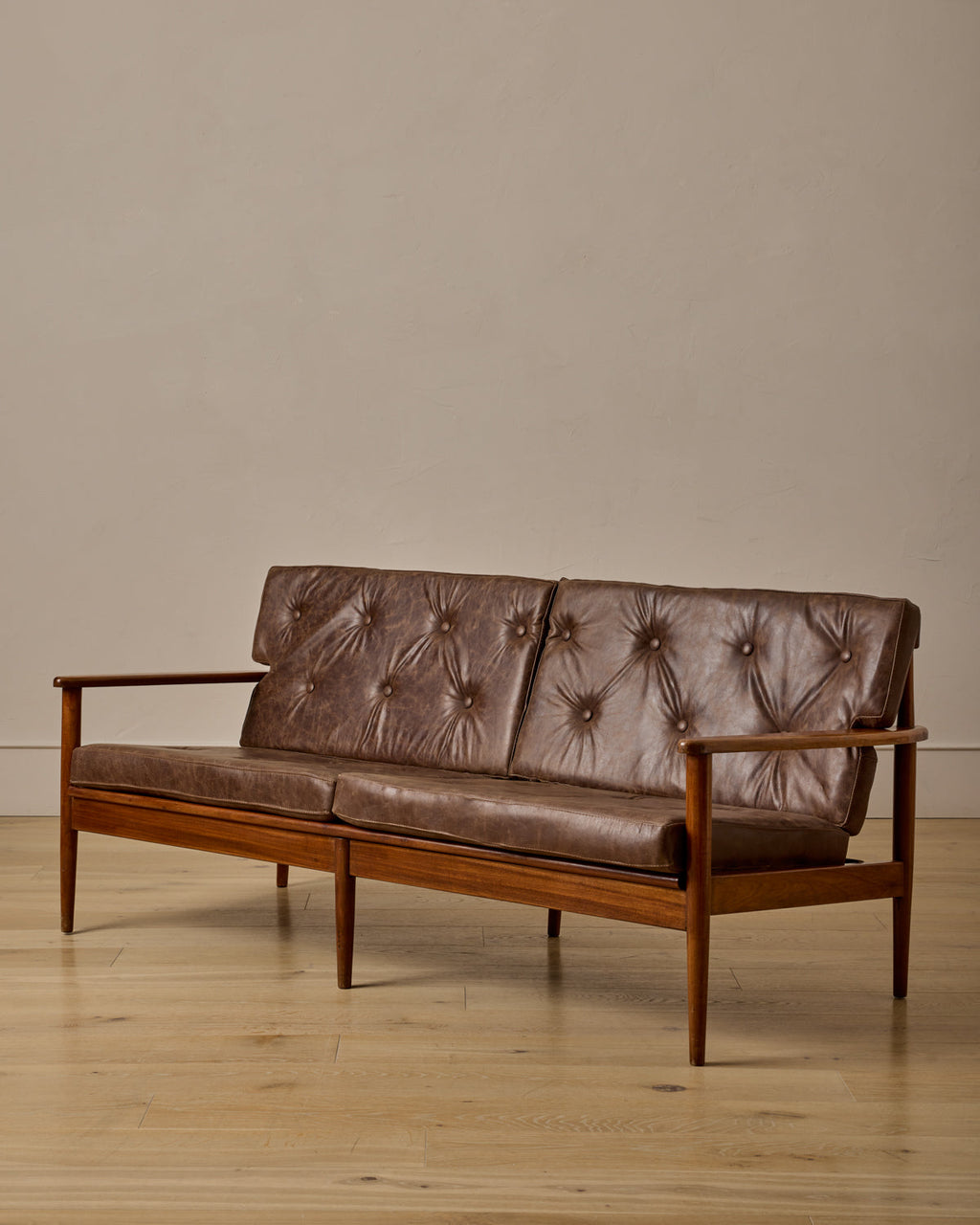 Lostine - Mid - Century Tufted Leather Sofa