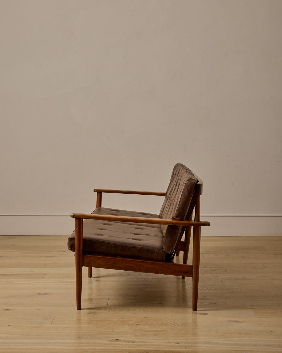 Lostine - Mid - Century Tufted Leather Sofa